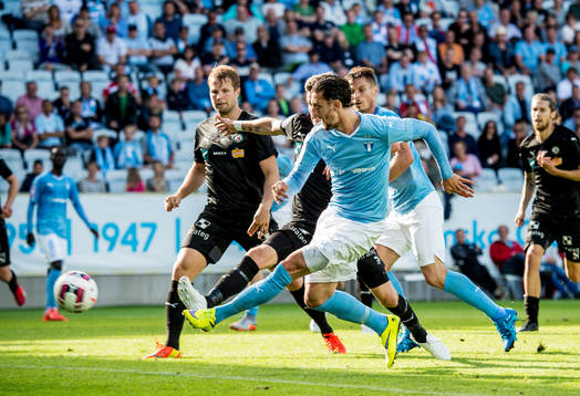 Malmö FFs Agon Mehmeti skjuter in 2-2 i sista matchminuten