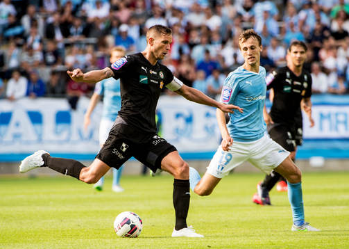 Örebros Robert Åhman Persson mot Malmö FFs Magnus Wolff
