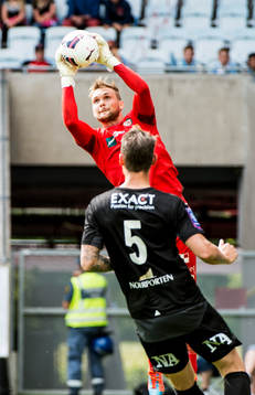 Örebros målvakt Oscar Jansson och Erik Moberg