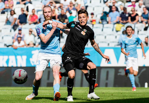 Malmö FFs Jo Inge Berget mot Örebros Eidur Sigurbjörnsson