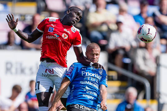 Kalmars Papa Alioune Diouf och Halmstads Christoffer