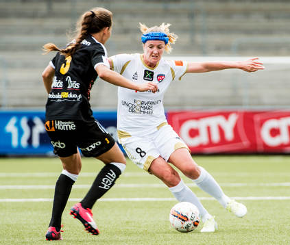 FC Rosengårds Kirsten van de Ven i närkamp mot Umeås