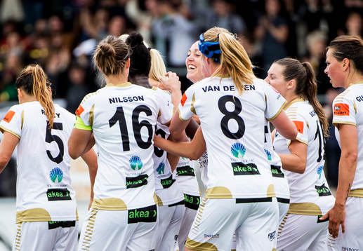 FC Rosengårds Therese Sjögran jublar med lagkamraterna