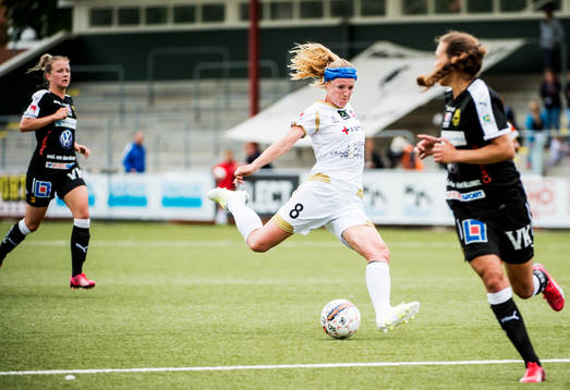 FC Rosengårds Kirsten van de Ven sjuter in 4-1