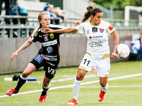 FC Rosengårds Marta Viera Da Silva i närkamp mot Umeås