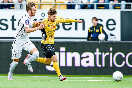 Elfsborgs Arber Zeneli och Häckens Simon Sandberg