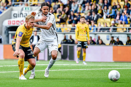 Häckens Leonard Zuta och Elfsborgs Per Frick