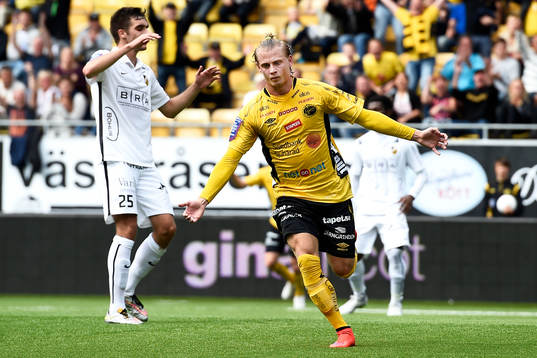 Elfsborgs Simon Hedlund jublar
