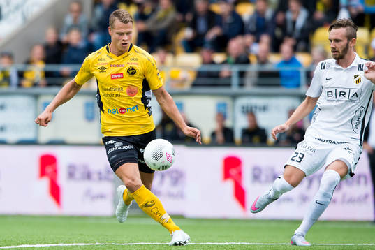 Elfsborgs Viktor Claesson och Häckens Simon Sandberg