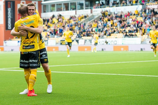 Elfsborgs Jesper Manns och Simon Hedlund (rygg mot kameran)