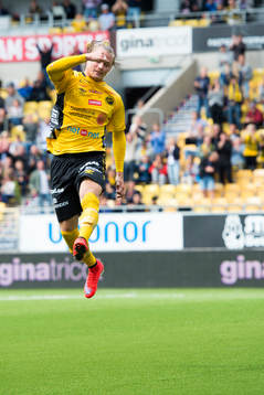 Elfsborgs Simon Hedlund jublar