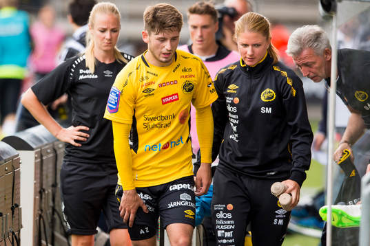 Elfsborgs Arber Zeneli tar sig för låret då han blivit