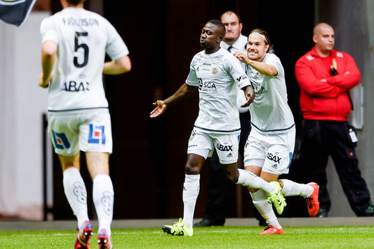 Sundsvalls Pa Amat Dibba och Sebastian Rajalakso firar