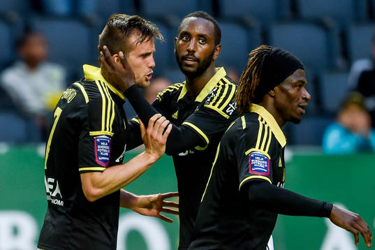 s Fredrik Brustad , Henok Goitom och Mohamed Bangura firar
