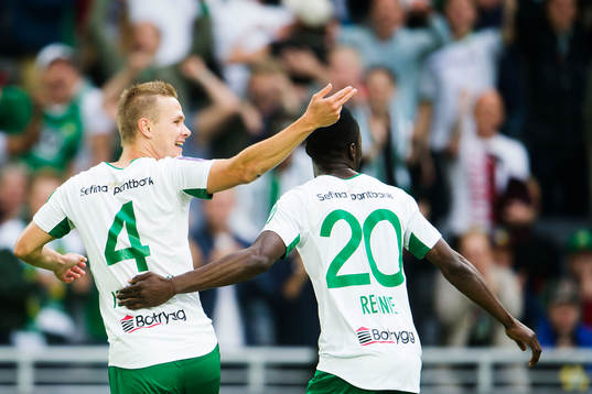 Hammarbys Erik Israelsson gör 2-0 och jublar med Amadaiya
