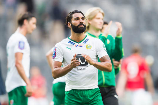 Hammarbys Stefan Batan tackar publiken