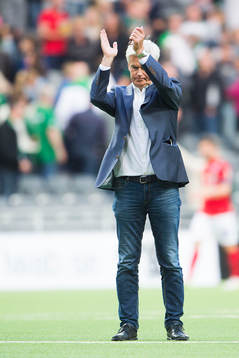 Hammarbys tränare Nanne Bergstrand tackar publiken