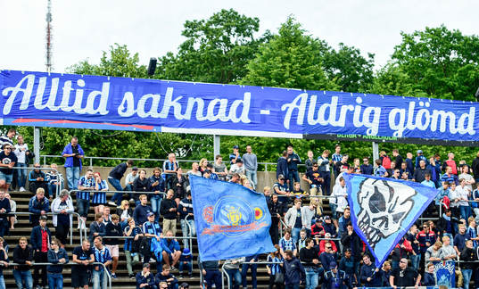 Banderoll före fotbollsmatchen i Allsvenskan mellan
