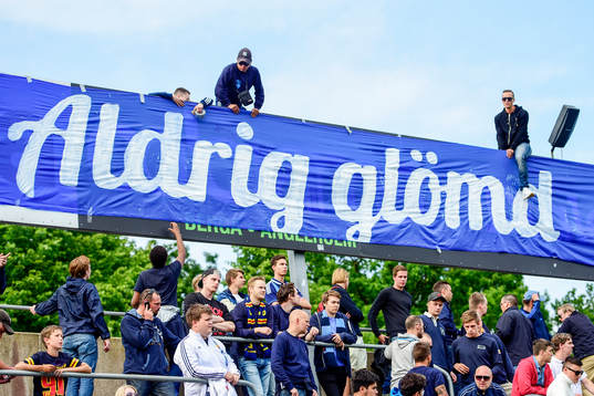 Banderoll före fotbollsmatchen i Allsvenskan mellan
