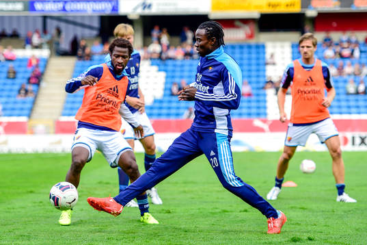 Djurgårdens spelare värmer upp före fotbollsmatchen i