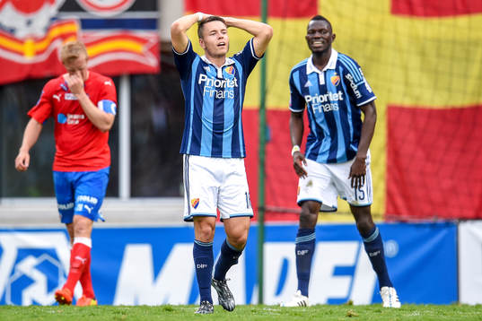 Djurgårdens Kerim Mrabti och Omar Colley deppar