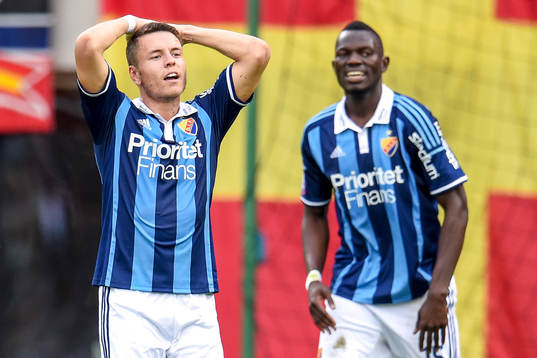 Djurgårdens Kerim Mrabti och Omar Colley deppar