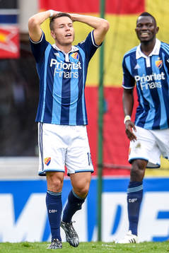 Djurgårdens Kerim Mrabti och Omar Colley deppar