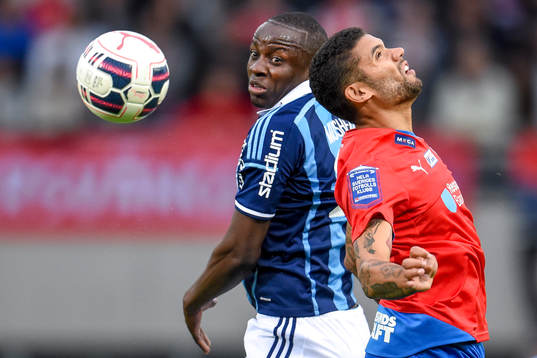 Djurgårdens Nyasha Mushekwi och Helsingborgs Victor