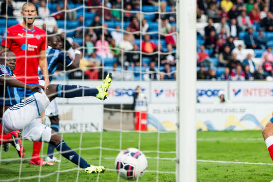 Djurgårdens Nyasha Mushekwi gör 0-1