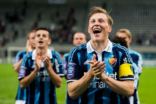 Djurgårdens Emil Bergström jublar