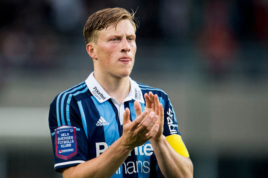 Djurgårdens Emil Bergström tackar publiken