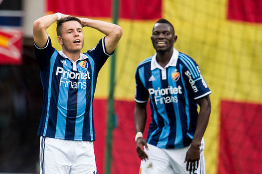 Djurgårdens Kerim Mrabti och Omar Colley deppar