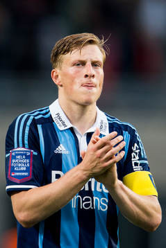 Djurgårdens Emil Bergström tackar publiken