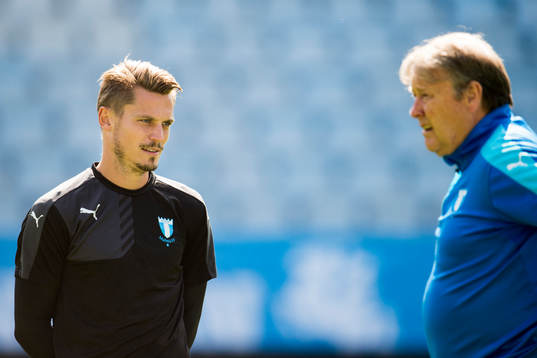 Markus Rosenberg i samtal med tränare Åge Hareide