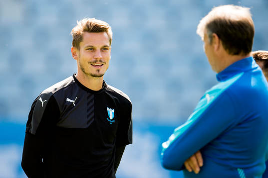 Markus Rosenberg i samtal med tränare Åge Hareide