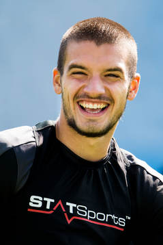 Vladimir Rodic skrattar