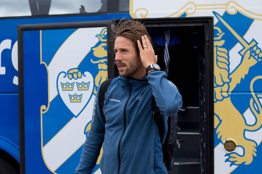 IFK Göteborgs Mattias Bjärsmyr kliver ur spelarbussen