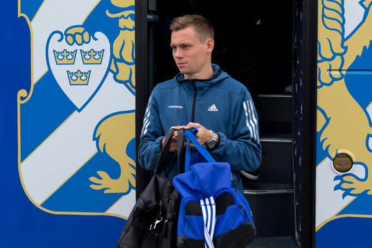 IFK Göteborgs Jakob Ankersen kliver ur spelarbussen