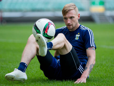 IFK Göteborgs Sebastian Eriksson tricksar med bollen