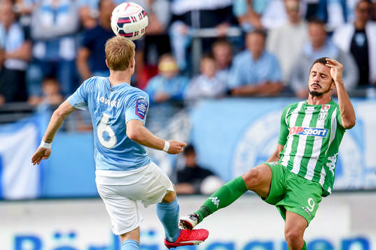 Malmö FFs Oscar Lewicki och Zalgiris Jorge Chula i en kamp