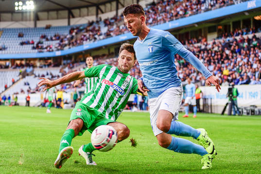 Zalgiris Deividas Semberas och Malmö FFs Erdal Rakip