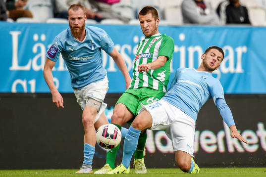 Zalgiris Egidijus Vaitkunas försöker ta sig förbi Malmö