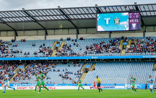 Många tomma läktarplatser
