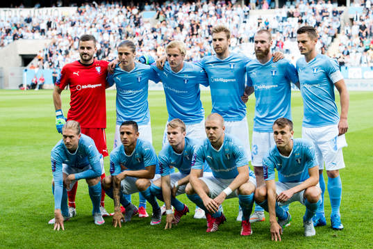 Malmö FFs startelva övre raden från vänster, målvakt