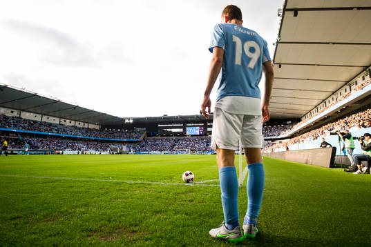 Malmö FFs Magnus Wolff Eikrem redo att slå en hörna