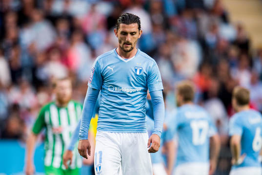 Malmö FFs Agon Mehmeti deppar
