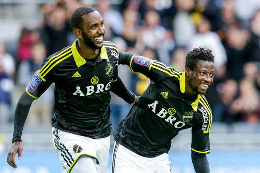 s Henok Goitom och Ebenezer Ofori jublar