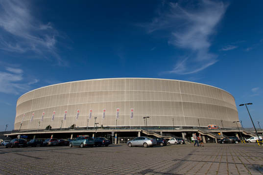 Vy över Stadion Miejski innan fotbollsmatchen i kvalet