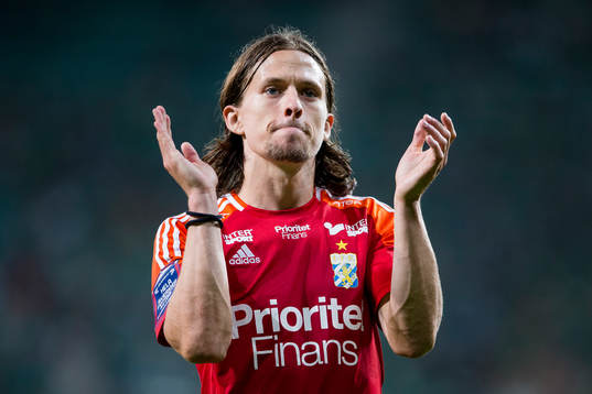 IFK Göteborgs Lasse Vibe tackar de tillresta fansen