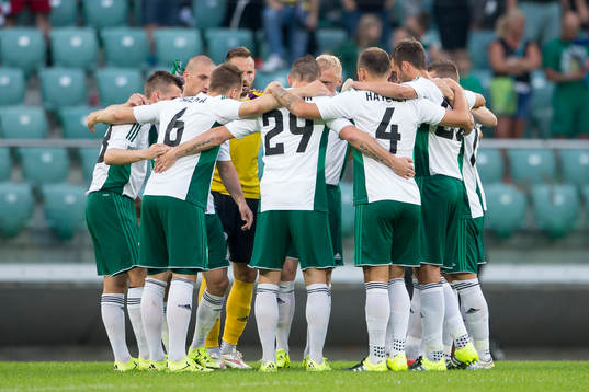 Slask Wroclaw samlade innan fotbollsmatchen i kvalet till